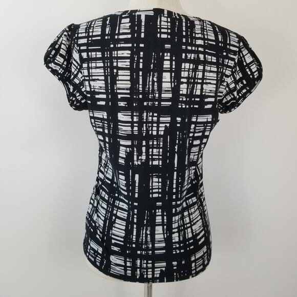 Worthington Black White Abstract Short Sleeve Top Stretchy Pleated Size PS - Picture 4 of 6
